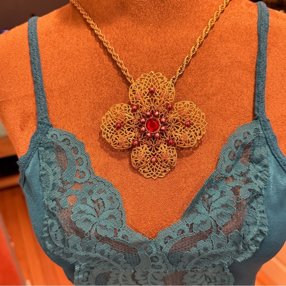 VTG Elegant Gold Filigree Necklace w Purple Red Accents Castlecore Renaissance